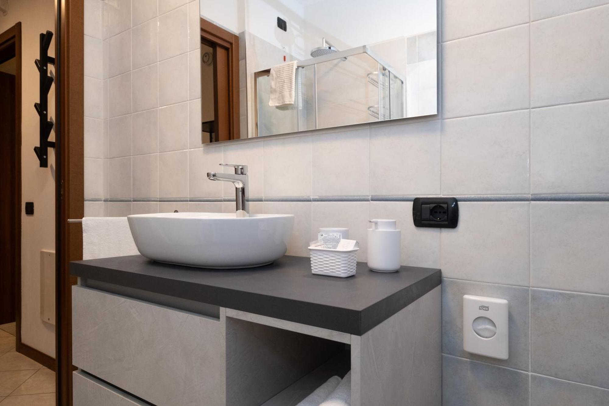 Bilocale A Lainate Lainhouse Apartment Bagian luar foto