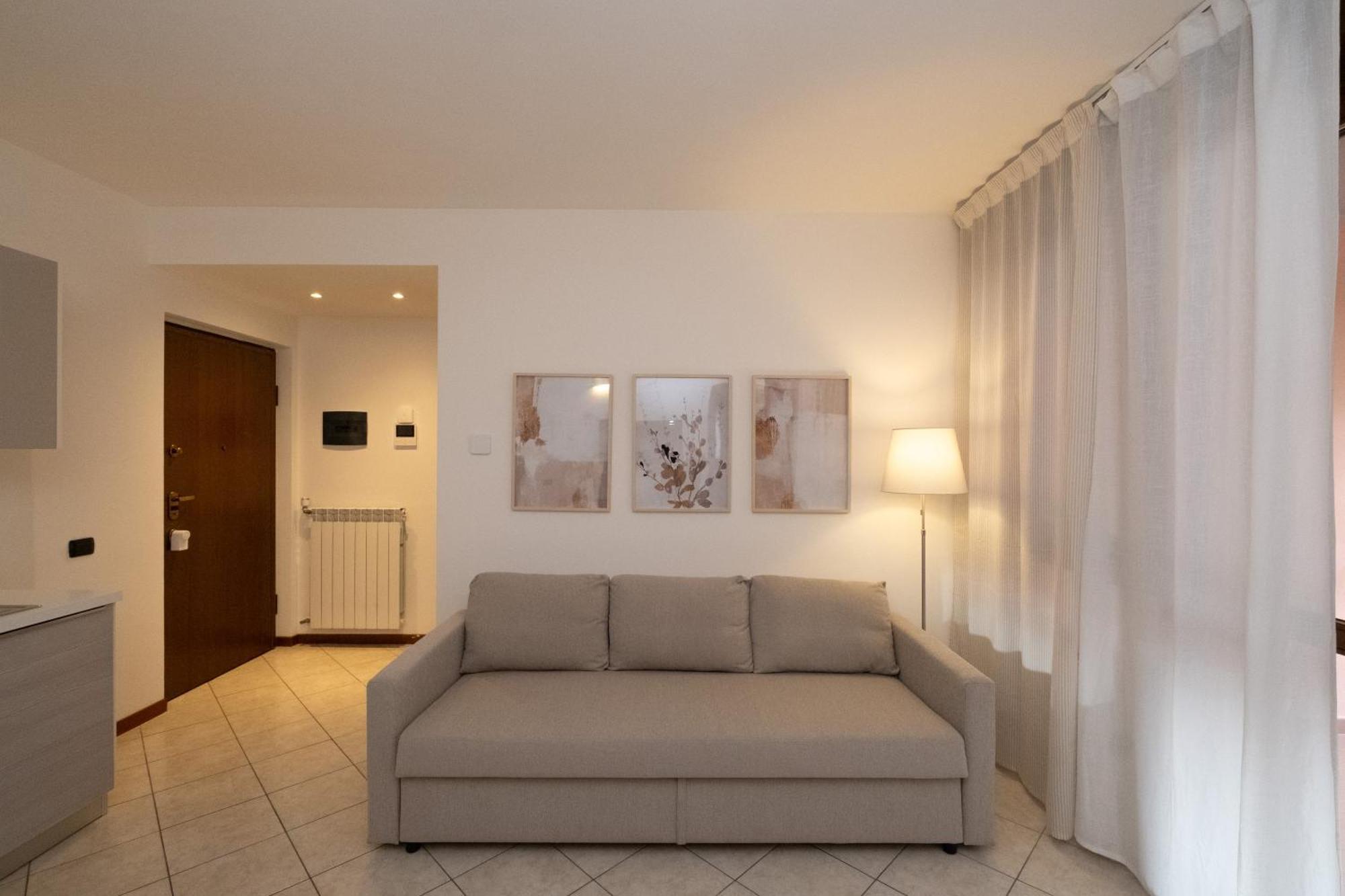 Bilocale A Lainate Lainhouse Apartment Bagian luar foto