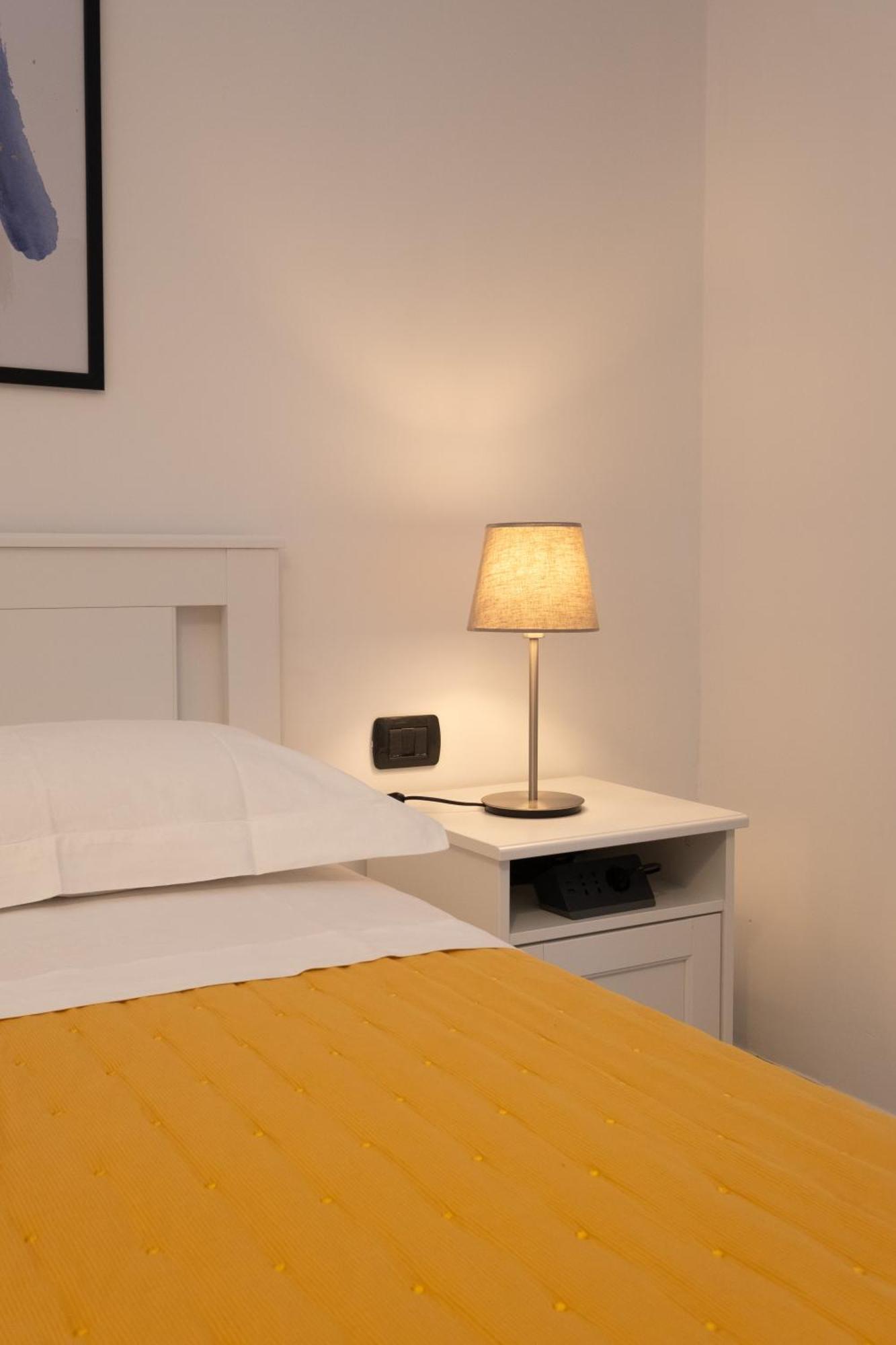 Bilocale A Lainate Lainhouse Apartment Bagian luar foto
