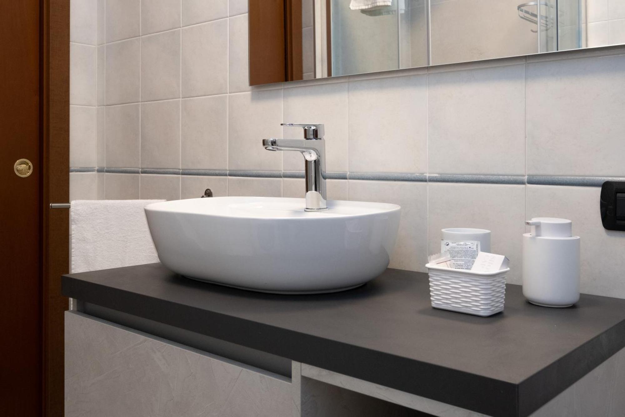 Bilocale A Lainate Lainhouse Apartment Bagian luar foto